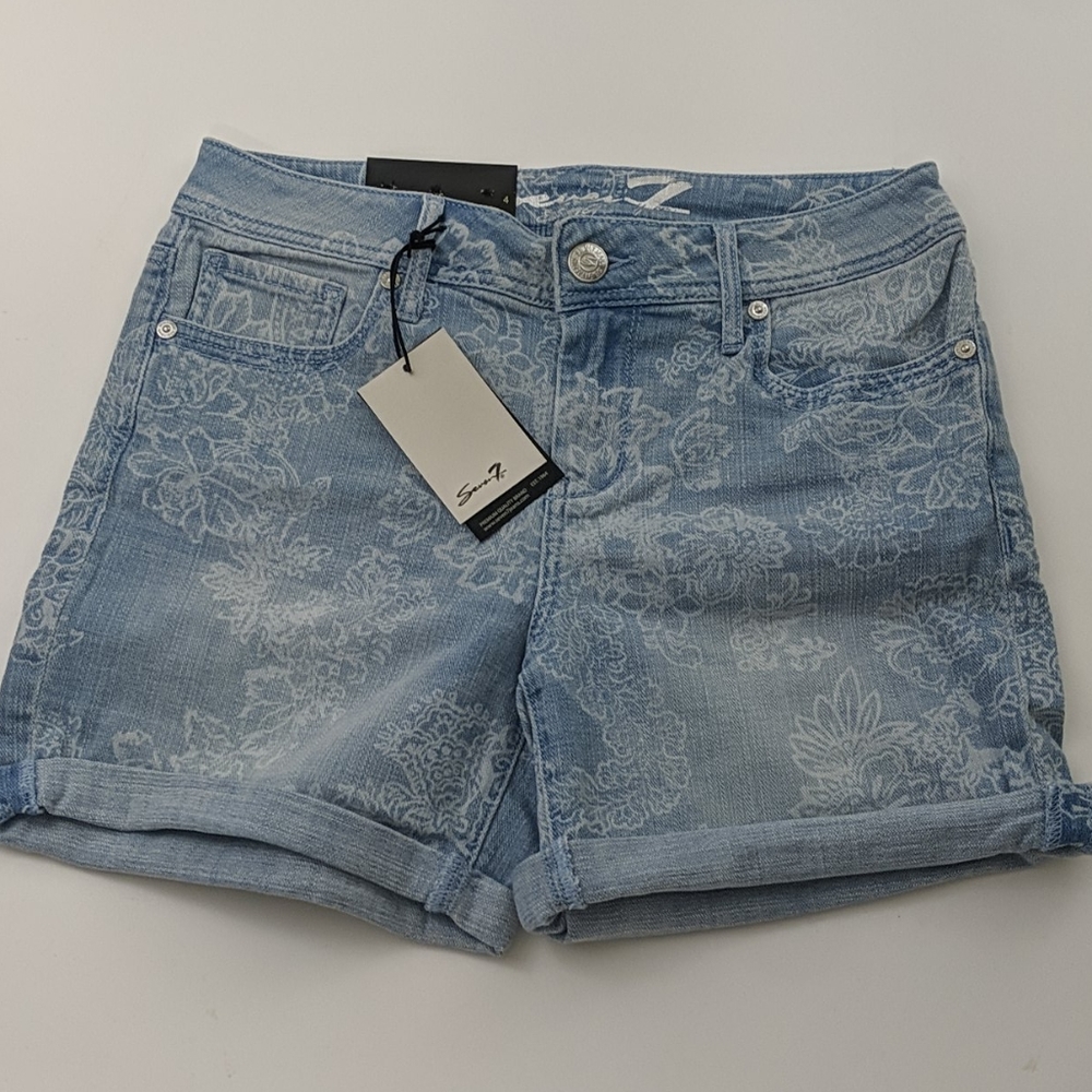 Seven7 Fashion floral denim shorts size 4
